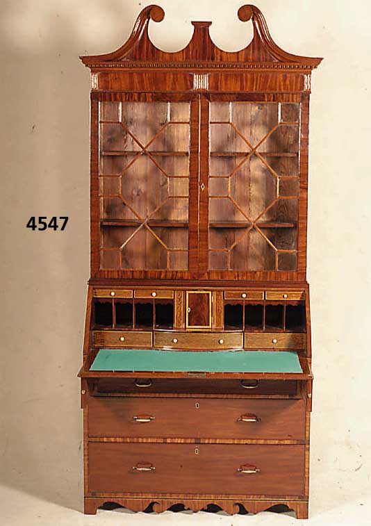 AufsatzsekretÄr, England, um 1820, George III, Mahagoni massiv, Mahagonifurnier, schrÄg gestellte Schreibplatte vor SekretÄreinteilung , mit ...