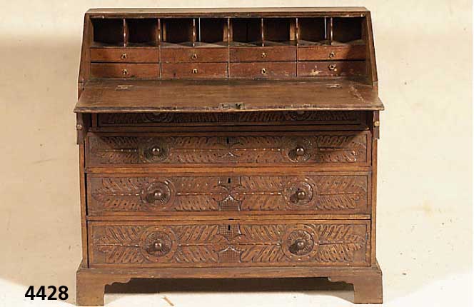 SchrÄgklappensekretÄr, England, um 1810, Korpus Eiche massiv, 3 Schubladen, Innenein- richtung mit vielen kleinen Schubladen, außen reich ...