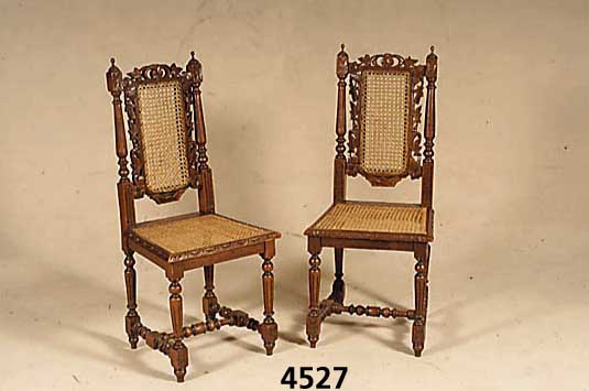 4 StÜhle, Frankreich, um 1880/90, Eiche massiv, Sitzgeflecht erneuert, reiche Drech- selarbeit, in gutem Zustand, ca. 105x45x41 cm, Sh. ca. 46 cm