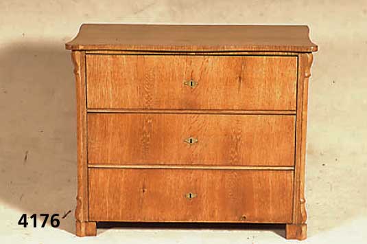 Kommode, deutsch, um 1860/70, Louis-Philippe , Eiche massiv, hell, z.T. gespiegelt furniert , 3 Schubladen, Gebrauchsspuren, wohnfertig, ca. ...