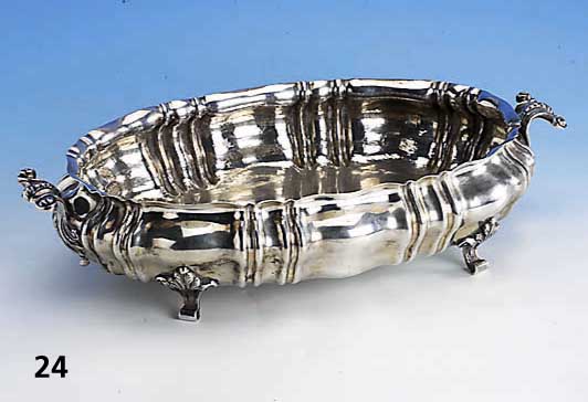 Jardiniere, 800er Silber, deutsch um 1900, 2 Griffe, auf 4 FÜßen stehend, barockisierend, ca. 1590 g, 10 x 45 x 25 cm