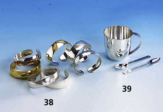 Tasse GEORG JENSEN, DÄnemark 1954/56, 925er Silber, Entwurf Soeren Georg Jensen, zeitlose, glatte Form, H ca. 6 cm, dazu: 2 MokkalÖffel GEORG ...