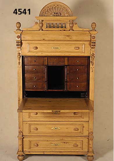 StandsekretÄr, Nußbaum, 1870/80, GrÜnderzeit, Front kassettiert, Kiefer massiv, Buchen- knÖpfe, elegante Inneneinrichtung, 6 Schub- laden, ...