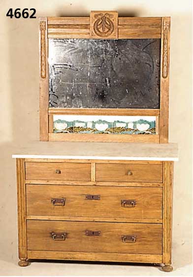 Waschkommode, deutsch, um 1900/05, Weichholz /Eiche/Buche-Korpus, Front mit Jugendstilauf- bau, orig. BeschlÄge, geriefte Lisenen, Marmor platte, ...