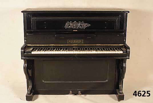 Klavier, deutsch, Fa. Nagel Heilbronn, um 1860/65, Holz schwarz gelackt, z.T. Louis -Pilipp-Stil, aufgesetzte Leisten, auf Rahmen gearbeitet, ...