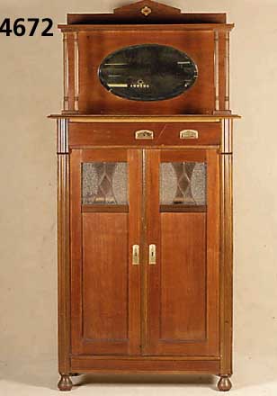 Jugendstilvertiko, deutsch, um 1900-05, Korpus Weichholz, Front auf Rahmen gearbei- tet, Mahagonifurnier, bzw. Nussbaumfurnier auf Mahagoni ...