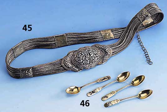 GÜrtel, 925er Silber, 50er Jahre, L. ca. 80 cm, 10-reihig, Zwischenstege floral verz., GÜrtelschließe mit plastischem floralen Motiv