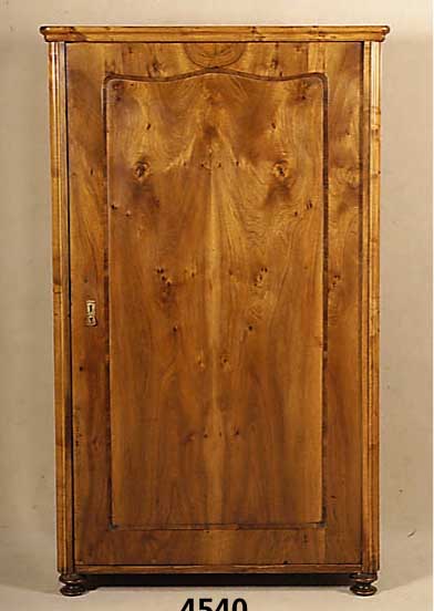 Schrank, wohl deutsch, um 1860, Nussbaum furniert, SchlÜssel fehlt, ca. 167x99x49 cm, ohne SchlÜssel
