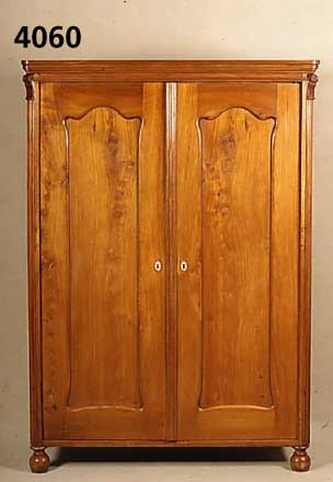 Schrank, wohl deutsch, um 1870, Ulme massiv, 2-tÜrig, SchlÜssel fehlt, Alters- und Gebrauchsspuren, ca. 175x127x53 cm, ohne SchlÜssel