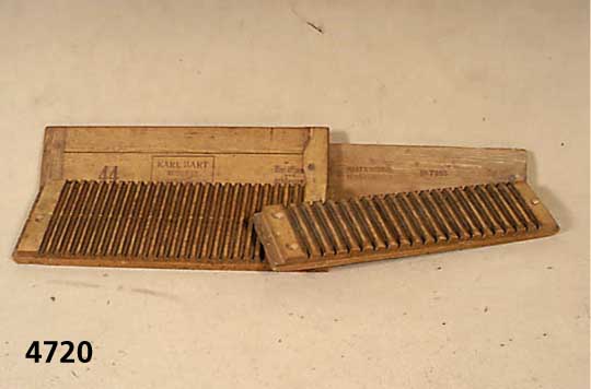 2 ZigarrenpreßgerÄte, wohl Schwetzingen 30er Jahre, Weichholz und Linde, Fa. Hart und Hertel, 7 x 55 x 11 bzw. 19 cm, AltersschÄden