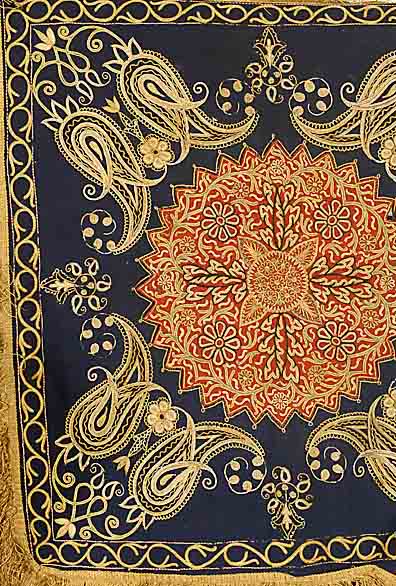 Rasht Stickerei, Persien, um 1900, ca. 68 x 64 cm, SchÄtzwert: 1600.- EURO, EHZ: 3