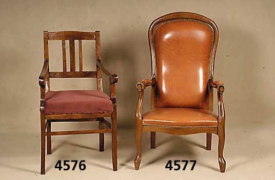 Armlehnstuhl, wohl deutsch, um 1840/50, Eiche massiv, bÄuerliches Biedermeier, stabil, bequem, RÜckenlehne 3-fach versprosst, neu bezogen, ...