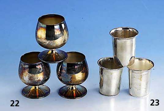 9 Becher, deutsch 800er Silber, total ca. 330 g, zeitlose glatt Form, H ca. 6 cm