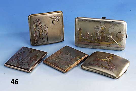 Konvolut 5 Zigarettenetuis, 800er Silber, versch. Ägyptisierende Motive, z.T. gelb- bzw. rotvergoldet, total ca. 430 g