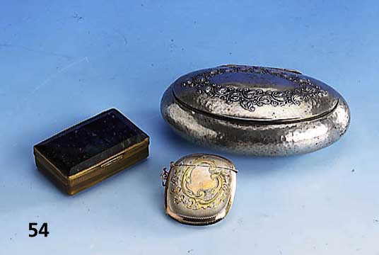 Konvolut: Deckeldose, StreichholzbehÄlter, Achatdose, 1 x 800er Silber, Hammerschlag- verzierung, reiner Jugendsdtil um 1910, teil- vergoldet, 1 ...