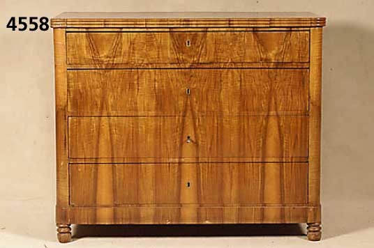 VierschÜbige SpÄtbiedermeier-Kommode, sÜd- deutsch, um 1830/40, Korpus Weichholz, Front auf dem Rahmen gearbeitet, Nusswurzel- furnier 4-fach ...