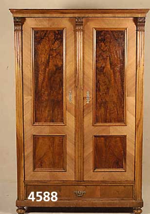 WÄscheschrank, deutsch um 1880/90, GrÜnder- zeit, Korpus Weichholz, Front auf dem Rahmen gearbeitet, Zierleisten vierfach getreppt, FÜllungen ...