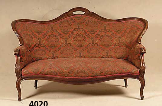 Sofa, deutsch, um 1900, Nußbaum massiv, geschwungene Form, Polsterung nachtrÄglich erneuert, ca. 106x165x96 cm, Sh. ca. 43 cm