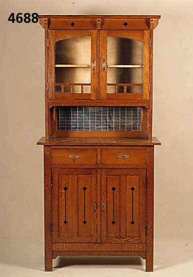 Aufsatzbuffet, Frankreich, um 1910, Jugend- stil, Eiche massiv, RÜckwand Weichholz, Obertil Glas mit Sprossenleisten, Einlegear- beiten in ...