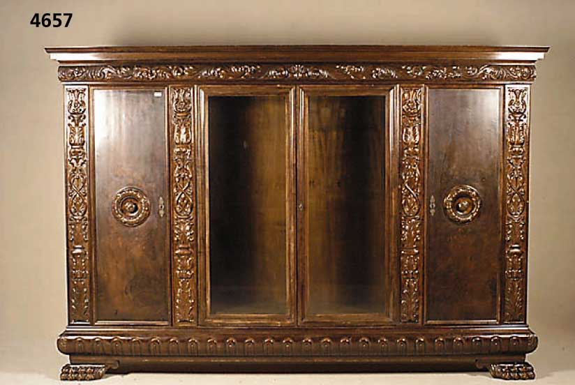 PrunkbÜcherschrank, deutsch, um 1910, Nuß- baum massiv, Nußbaumfurnier, Weichholz, 4-tÜrig, davon 2 facettiert verglast, reiche Blatt- und ...
