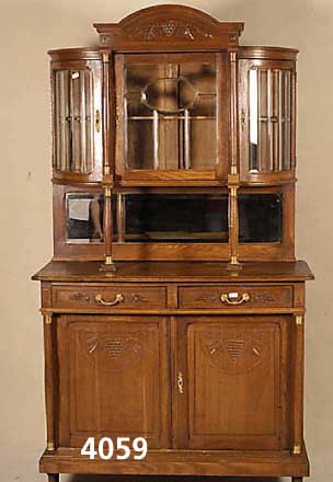 Aufsatzbuffet, Frankreich, um 1900, Jugend- stil, Eiche massiv, Oberteil geschwungene bauchige Form, mit vielen facettierten Glas- einsÄtzen, ...