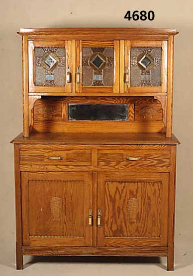 KÜchenbuffet, deutsch, um 1920, Weichholz, Pitchpine, Oberteil mit bunter Jugendstilver- glasung, 3-tÜrig, Perlleistenverzierung, ori- ginal ...