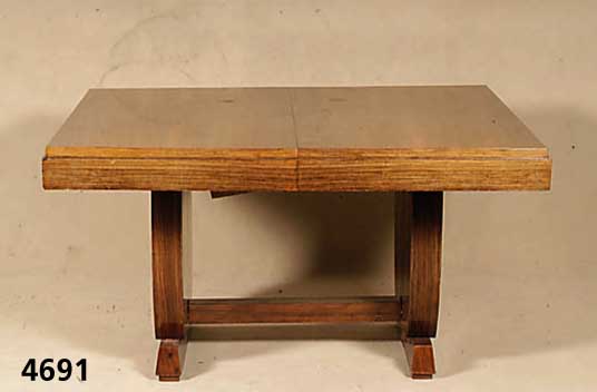 Tisch, Frankreich, um 1935-40, Art Déco, Korpus Weichholz/Hartholz mit Palisander- und Mahagonifurnier, Wangen verbunden, versproßt, ausziehbar ...