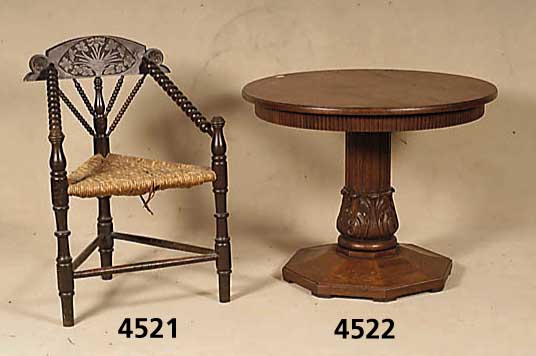 Runder Tisch, deutsch, um 1920, Eiche massiv , Eichefurnier, Mittelfuß profiliert mit BlÄtterschnitzerei, Tischfuß 8-eckig, H. ca. 73 cm, D. ca. ...