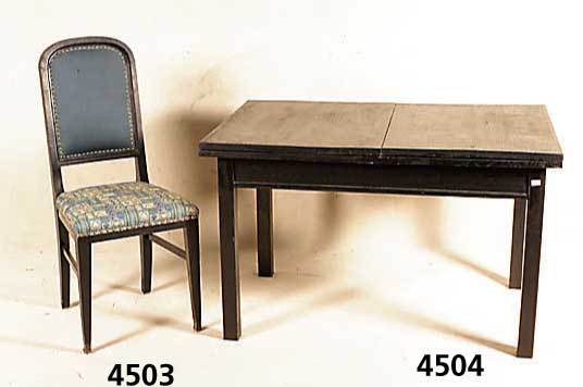 Ausziehtisch, deutsch, Jugendstil, um 1902/04, Korpus Weichholz/Hartholz, z.T. Eiche massiv, Zarge mit einfacher Leistenverzierung, geschwÄrzt, ...
