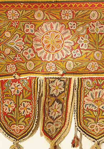 Elefanten Stirnschmuck, Indien, um 1920, ca. 114 x 41 cm, SchÄtzwert: 900.- EURO, EHZ: