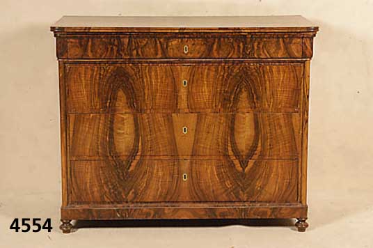 Kommode, sÜddeutsch, um 1835/45, wohl Pfalz, Korpus Weichholz, 4-schÜbig, obere Schublade abgesetzt, sehr schÖnes Rahmenbild, mit aus- ...