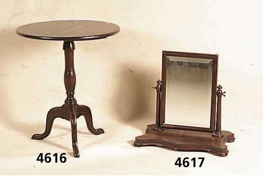 Aufstellspiegel, Sphinx, um 1850, zweites Barock, Korpus Weichholz, Mahagoni massiv, Mahagonifurnier, klassische SÄulenform, facet- tierter ...