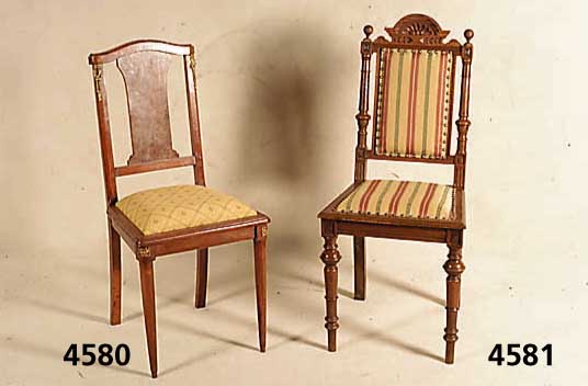 4 StÜhle, deutsch, um 1890, GrÜnderzeit, Korpus Weichholz, Hartholz, Nußbaum massiv, Nußbaumfurnier, reiche Drechselarbeit, Schnitzereien aus ...