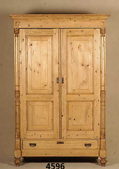 Kleiderschrank, sÜddeutsch, um 1900/10, Weichholz, auf Rahmen und FÜllungen gearbeitet , HalbsÄulenvorsÄtze aus Obstholz, aufgesetzte ...