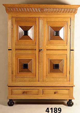 Kissenschrank, Niederlande, um 1960, z.T. auf Rahmen gearbeitet, Korpus Weichholz und Eiche massiv, Eichefurnier, Kissen Palisander- furnier, ...
