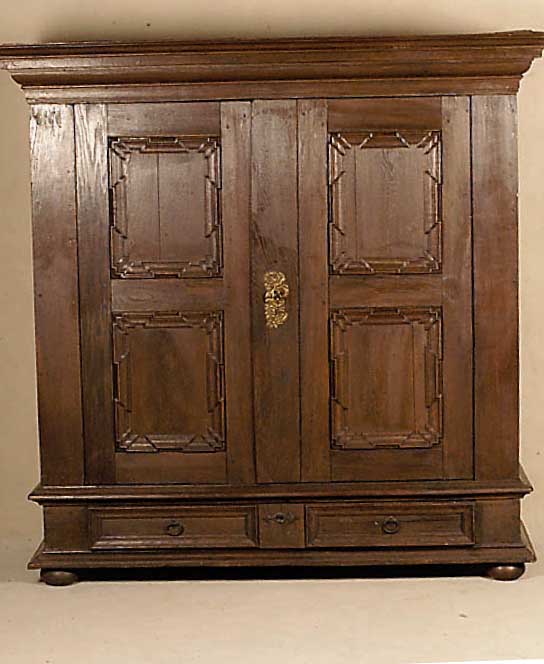 Kleider- und WÄscheschrank, mitteldeutsch, um 1780 bis 1810, Korpus Eiche massiv/Weichholz auf Rahmen gearbeitet, Einlagen mit verkrÖpf- ter, ...