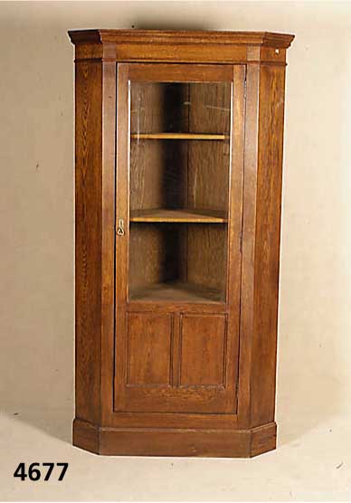Eckschrank, deutsch, um 1900, Eiche massiv, TÜr auf Rahmen gearbeitet, Leisten einfach ge- treppt, schÖner harmonischer Aufbau, TÜr ver- glast, ...