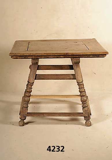 Bauerntisch, Österreich, 18./19. Jhd., Korpus Weichholz, Beine mit Umlaufleiste, teilrestauriert, Tischplatte Kirschbaum massiv mit rot-brauner ...