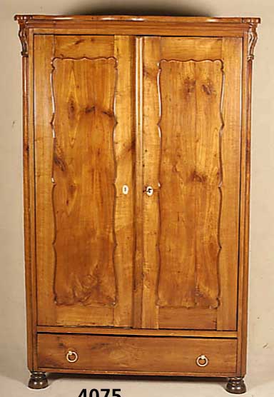 Schrank, wohl deutsch, ca. 1850/60, Kirschholz massiv, 2-tÜrig, Sockelschublade, Alters- und Gebrauchsspuren, ohne SchlÜssel, ca. 186x118x46 cm