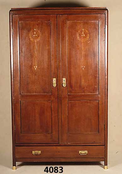 Schrank, wohl deutsch, ca. 1920, Mahagoni furniert, 2-tÜrig, gerahmte TÜrfelder, diese intarsiert, Sockelschublade, ohne SchlÜssel, ca. ...