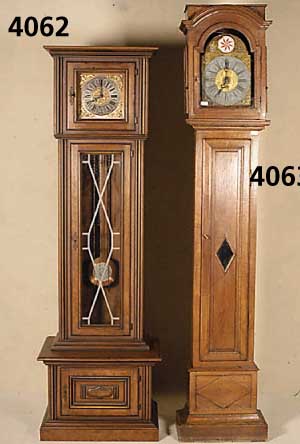 Standuhr, deutsch um 1965, sog. rustikaler Renaissancestil, aufgesetzte 3-fach getreppte Leisten, Mittelteil Bleiverglasung, Werk mit ...