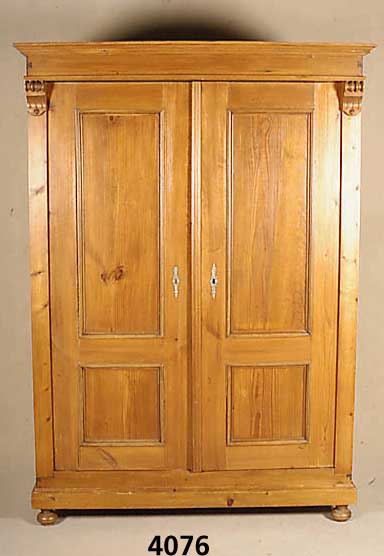 GrÜnderzeit Weichholzschrank, deutsch, um 1870/80, auf Rahmen gearbeitet, Lisene in Veluten auslaufend, Kopf und Fuß doppelt bzw. 3-fach ...