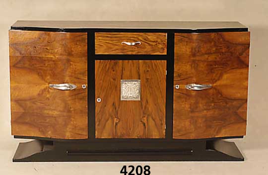 ArtDeco-Sideboard, Frankreich, um 1920, kaukasischer Wurzel-Nußbaum, gespiegelt furniert, z.T. schwarz abgesetzt, eleganter Gondelfuß, große ...