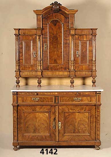 Aufsatzschrank, deutsch, um 1880/90, Ober- und Unterteil passend, nicht zusammengehÖrig, weiss-graue Marmorplatte, Korpus Weichholz, ...