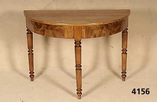 Konsole, Pfalz 1810/20, ehemals Klapptisch, Zarge Weichholz, Wurzelnussfurnier, Platte massiv Nussbaum, Beine gedrechselt, restauriert, ...