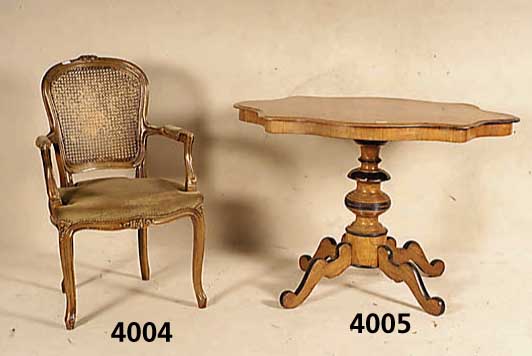 Salontisch im Biedermeierstil, deutsch, um 1880, Buche, Weichholz, Platte Nußbaumfur- nier, SÄulen gedrechselt, 4-fach geschw. AuslegerfÜße, ...