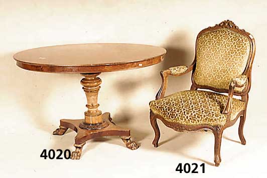 Armlehnsessel, Frankreich, um 1900, Gestell Nussbaum massiv, reiche Drechselarbeit, gedrehte SÄulen, reiche Blatt- und Traubenver- zierung, massiv ...