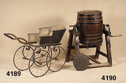 Butterfaß, England, um 1900, im Gestell drehbar, kann restauriert werden, kann zu Sammel- oder Dekozwecken verwendet werden, ca. 120x80x110 cm