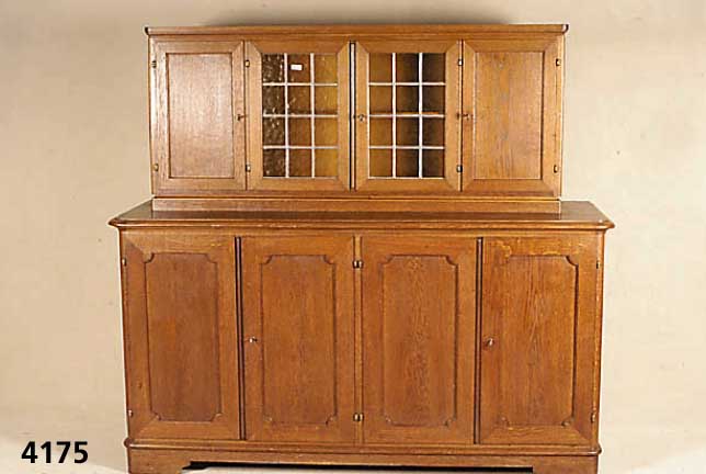 Aufsatzbuffet, deutsch, um 1930, Eiche u. Weichholz, gute Verarbeitung, TÜren mit gestuftem Rahmenprofil, schlichte Form, 2 bleiverglaste ...