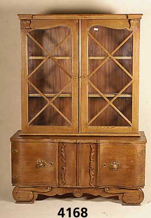 Vitrinenschrank, Belgien, um 1930, 2-teilig, Eiche massiv, furniert, Vitrine mit Sprossenleisten u. leichten Schnitzapplikationen, 2 EinlegebÖden, ...